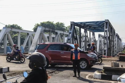Pakar ITB Ungkap Penyebab Taksi Listrik Mogok Saat Melintasi Rel Kereta Api
