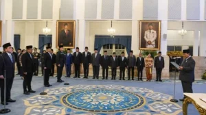 Pelantikan Prabowo: Jumhur Hidayat dan Hasan Nasbi Resmi Dilantik di Istana, Rocky Gerung dan Syahganda Hadir