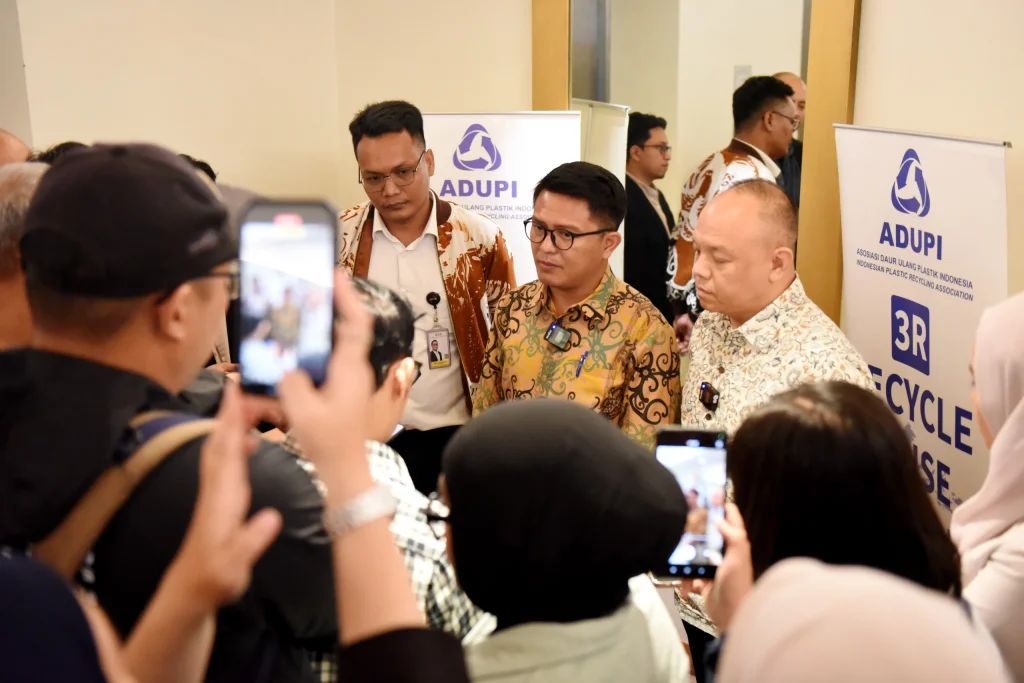 Pemerintah Gerakkan Upaya Cari Pasokan Bahan Baku Plastik Baru Akibat Konflik Timur Tengah