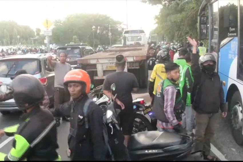 Pengendara Motor Tewas Tertindih Bus di Daan Mogot, Jakarta Barat