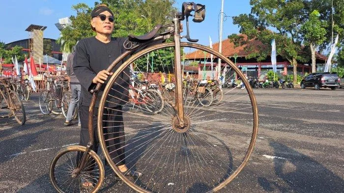 Penny Farthing Curi Perhatian di Car Free Day Jakarta: Sepeda Klasik Roda Raksasa Jadi Magnet Foto