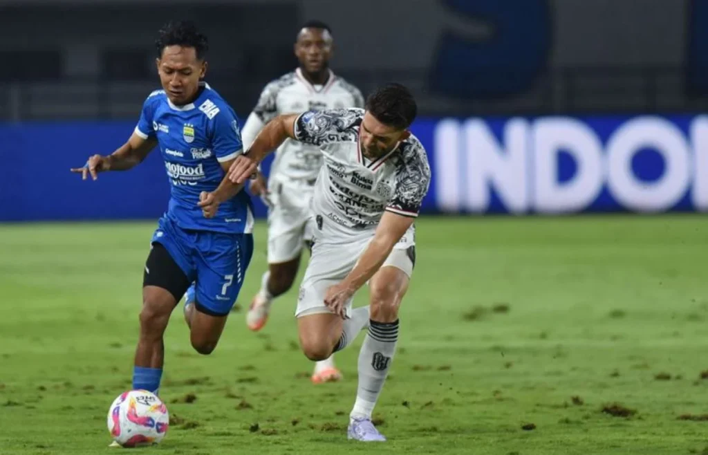 Persib Menang 3-2 atas Bali United, Johnny Jansen Bangga Curi 2 Gol di GBLA