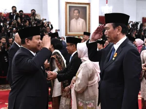 Prabowo Lantik Pejabat Baru: Enam Pengangkatan Termasuk Jumhur dan Hasan Nasbi