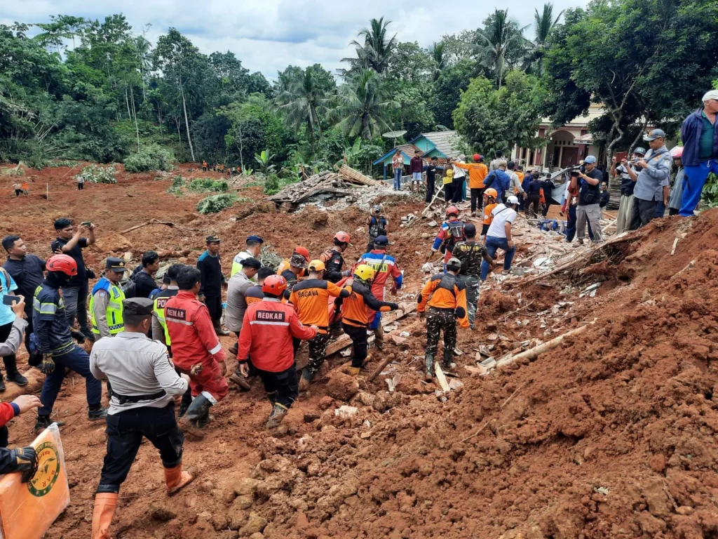 Prabowo Perintahkan BNPB Gerak Cepat Evakuasi Warga Terdampak Gempa 7,6 SR di Sulut‑Malut