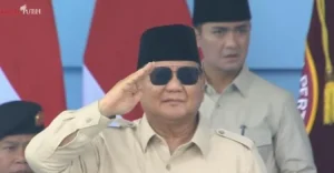 Prabowo Subianto Beri Hormat pada Kening Bayi Prajurit TNI Gugur di Lebanon, Momen Haru Membekas