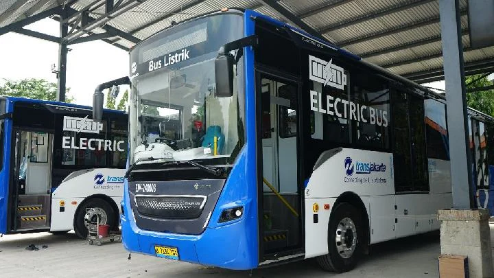 Prabowo Subianto Jajal Bus Listrik Transjakarta di Pabrik VKTR Magelang, Tanda Langkah Besar Industri EV Indonesia