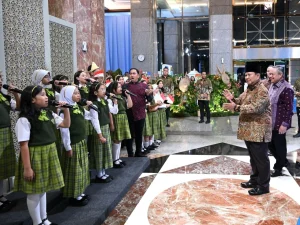 Prabowo Tekankan Indonesia Tak Boleh Minder, Negara Lain Belajar Program MBG