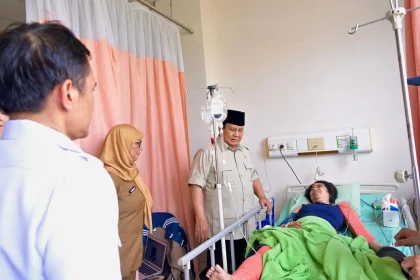 Prabowo Temui Korban Insiden KA Bekasi Timur, Janji Investigasi Menyeluruh