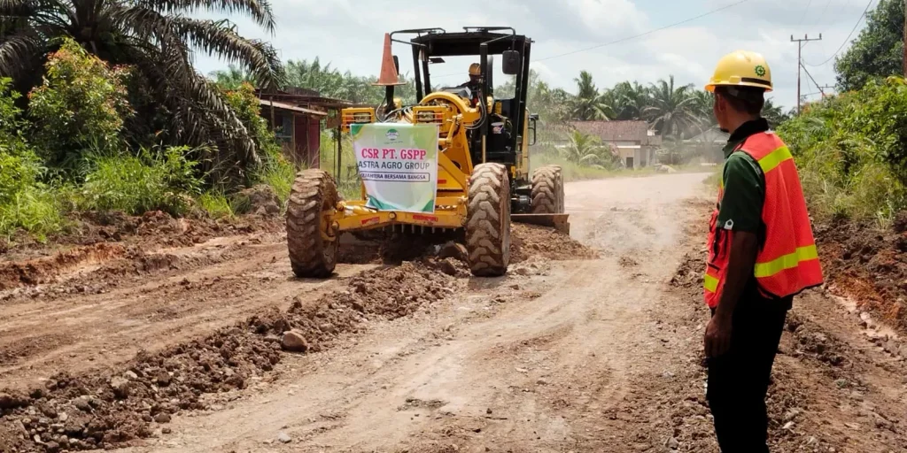 PT Astra Agro Lestari Perbaiki Jalan di Permukiman Padat Topoyo, Tingkatkan Infrastruktur Lokal