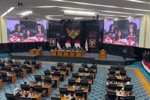 Rapat Paripurna DPRD DKI Setujui Pemberhentian Ketua Khoirudin, Anggota Sorak Tepuk Tangan