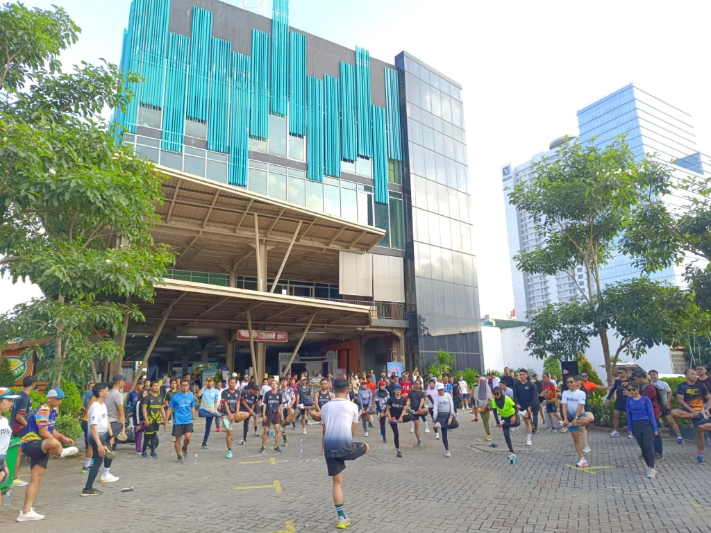 Ratusan Pelari Surabaya Serbu City Touchdown 3K, Sorakan Semangat Olahraga di Tengah Kota