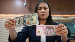 Rupiah Ambrol ke Rp17.300 per US$, Airlangga Desak BI Jaga Stabilitas Nilai Tukar