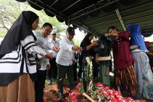Santunan Baznas untuk 15 Keluarga Korban Kecelakaan Kereta di Bekasi