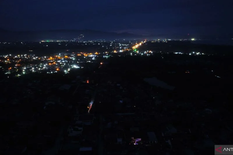 SCBD Jakarta Gelap Mendadak Saat Pemadaman Lampu Hari Bumi, Warga Kaget