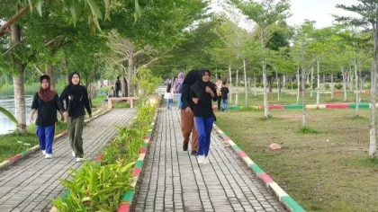 Seskab Teddy Cek Progres Hunian Pinggir Rel di Senen: Air Bersih dan Taman Bermain Siap Pakai