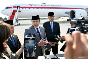 Seskab Teddy Tegaskan Indonesia Tidak Akan Menghadapi Chaos, Semua Kendali Tetap Terkendali