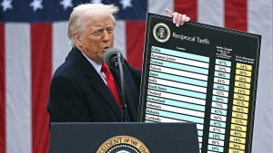 Setahun Tarif Trump Guncang Rantai Pasok Global, Biaya Produksi Meroket