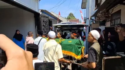 Suasana Haru Menjelang Kedatangan Jenazah Mayor Zulmi di Rumah Duka Cimahi Utara