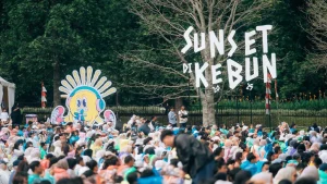 Sunset di Kebun Gelar Aksi Bersih-Bersih Ciliwung di Kebun Raya Bogor untuk Hari Bumi