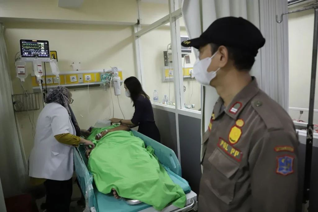 Tiga Pramugari KAI Dirawat RS Primaya Usai Kecelakaan Kereta di Bekasi