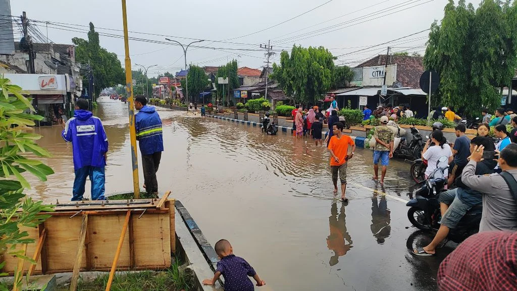 Tragedi Banjir Bandang di Demak: Bocah 8 Tahun Tewas Terseret Arus di Desa Trimulyo