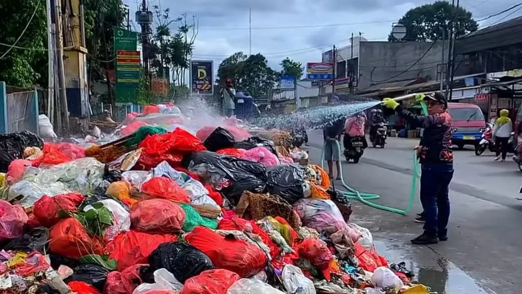 Tumpukan Sampah di Depan SPPG Cakung Timur Ternyata Bukan Dari Warga Sekitar, Ini Penjelasannya