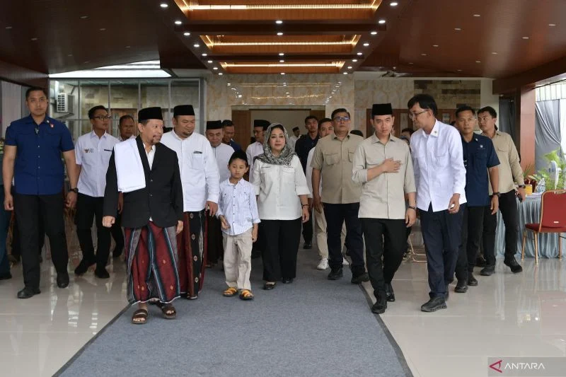 Wakil Presiden Gibran Tinjau Pelatihan AI untuk Santri di Pondok Pesantren
