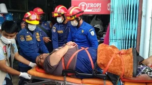 Wanita Berbobot 400 Kg di Gresik Meninggal, Damkar Lakukan Tiga Evakuasi ke RS Ibnu Sina