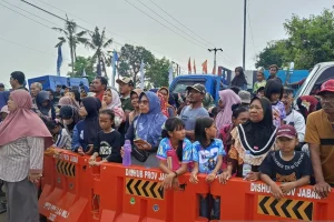 Warga dan Anak‑Sekolah Antusias Sambut Kunjungan Presiden Prabowo di Magelang