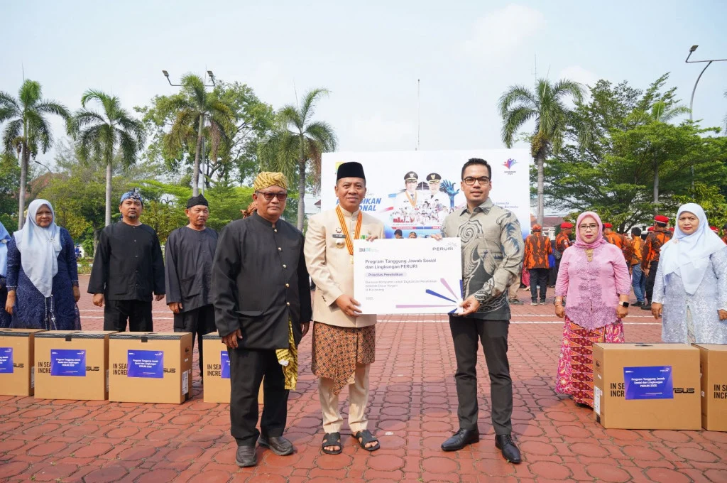15 SD di Karawang Terima Bantuan Komputer untuk Dukung Pembelajaran Digital