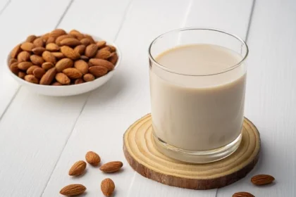 5 Manfaat Minum Susu Almond Saat Musim Panas