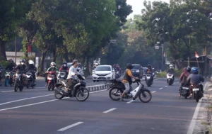 50 Motor Lawan Arah dalam 5 Menit di Ring Road Cengkareng, Gara-Gara Malas Putar Balik