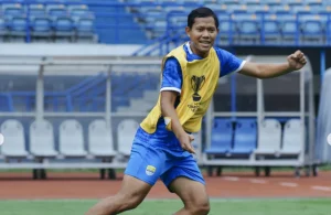 Adam Alis Ungkap Kendala Persib pada Babak Pertama
