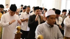 Akbar Tanjung Sambut Idul Adha dengan Shalat di DPP Golkar