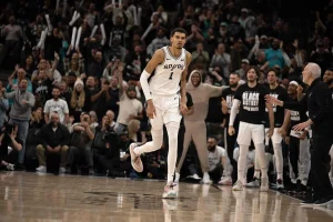 Aksi Gemilang Wembanyama Bawa Spurs Unggul di Semifinal NBA