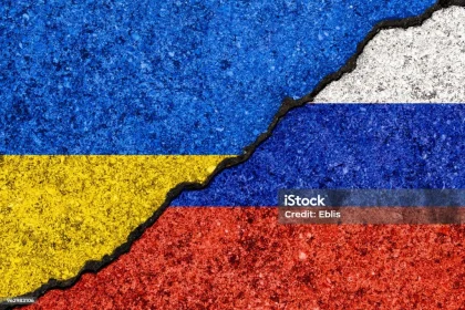 Aktivis Kibarkan Bendera Ukraina dan Tolak Kehadiran Rusia di Venesia