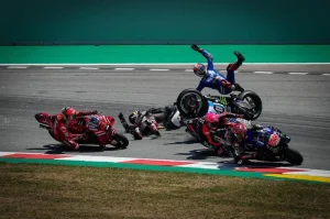 Alex Rins Terguncang dengan Crash Horor Alex Marquez di MotoGP Catalunya 2026