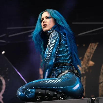 Alissa White-Gluzz Resmi Jadi Vokalis Baru DragonForce