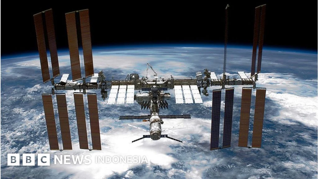 Astronaut ISS Teliti Bakteri Pneumonia di Lingkungan Luar Angkasa