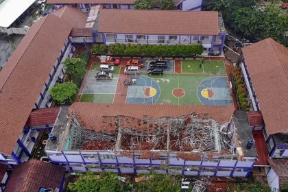 Atap Kelas SMAN 7 Mataram Runtuh, 4 Siswa Sempat Terjebak