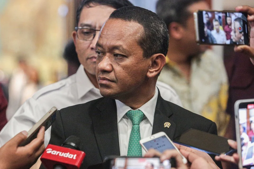 Bahlil Anjurkan Pajak Kendaraan Listrik Dibedakan dari BBM untuk Dorong Energi Bersih