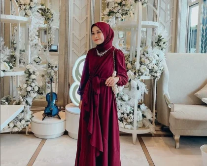 Baju Burgundy Cocok dengan Jilbab Warna Apa yang Stylish