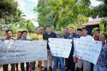 Bobby Nasution Akan Perbaiki Jalan di Tapsel Setelah Ibu Hamil Ditandu 6 Jam ke RS