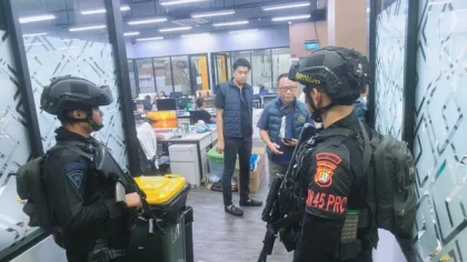 Brimob Dikerahkan Amankan Penggerebekan Judol Jaringan Internasional di Jakarta Pusat