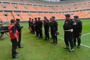 Brimob Sterilisasi Stadion JIS Jelang Pertandingan Persija vs Semen Padang