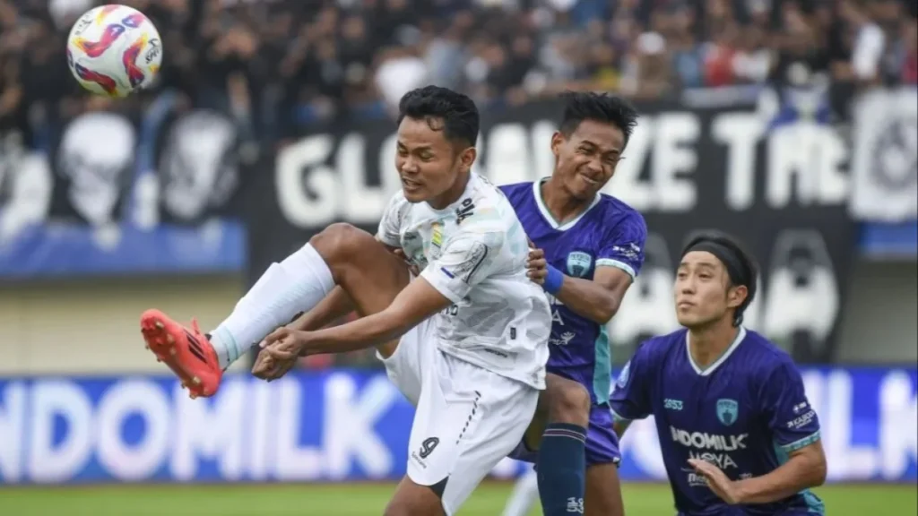 Carlos Pena Ungkap Penyebab Persita Tangerang Kalah dari Borneo FC di Super League