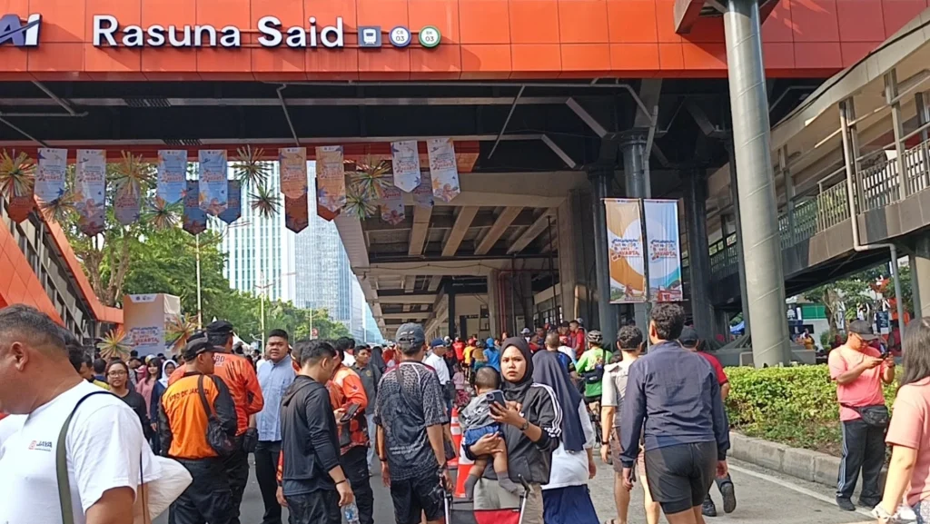 CFD Perdana di Rasuna Said: Warga Ramaikan Jalan hingga Panggung Hiburan