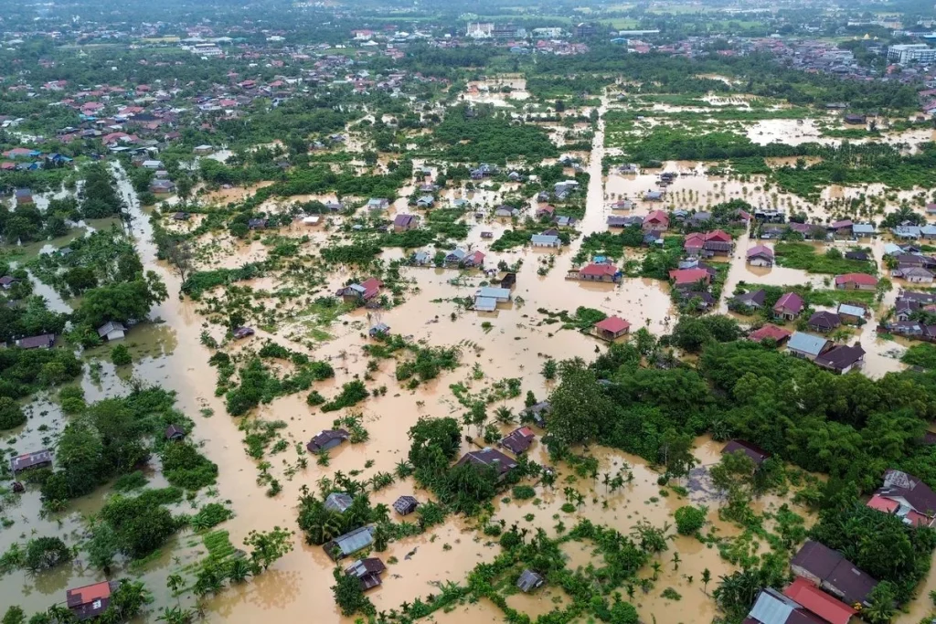 Cuaca Ekstrem Mengancam Sumatera-Jawa: BNPB Imbau Waspadai Banjir dan Tanah Longsor