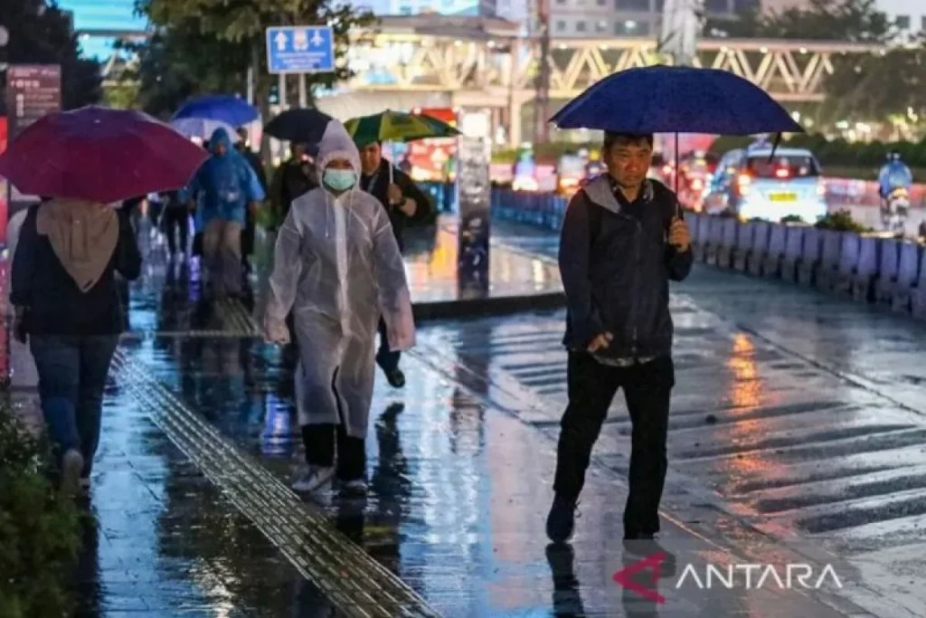 Cuaca Jakarta Hari Ini: Hujan Ringan hingga Sedang Mengguyur Seluruh Ibu Kota