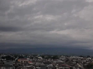 Cuaca Malang Hari Ini: Gerimis Pagi Hingga Hujan Lebat Sore, Ramalan BMKG Juanda